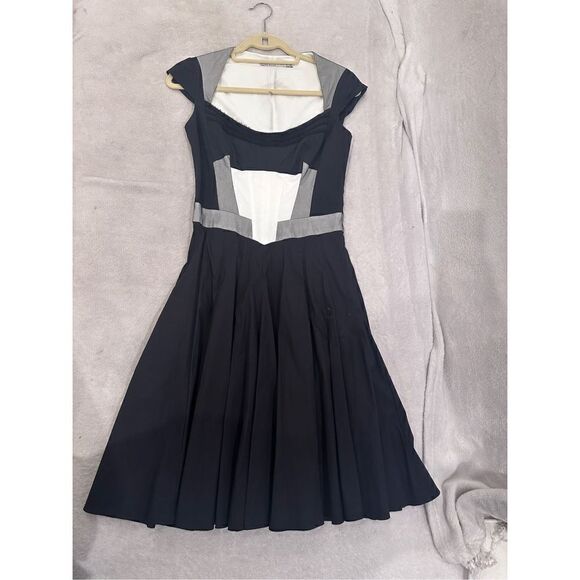 Karen Millen Dresses & Skirts - KAREN MILLEN size 6 women’s dress black white and silver